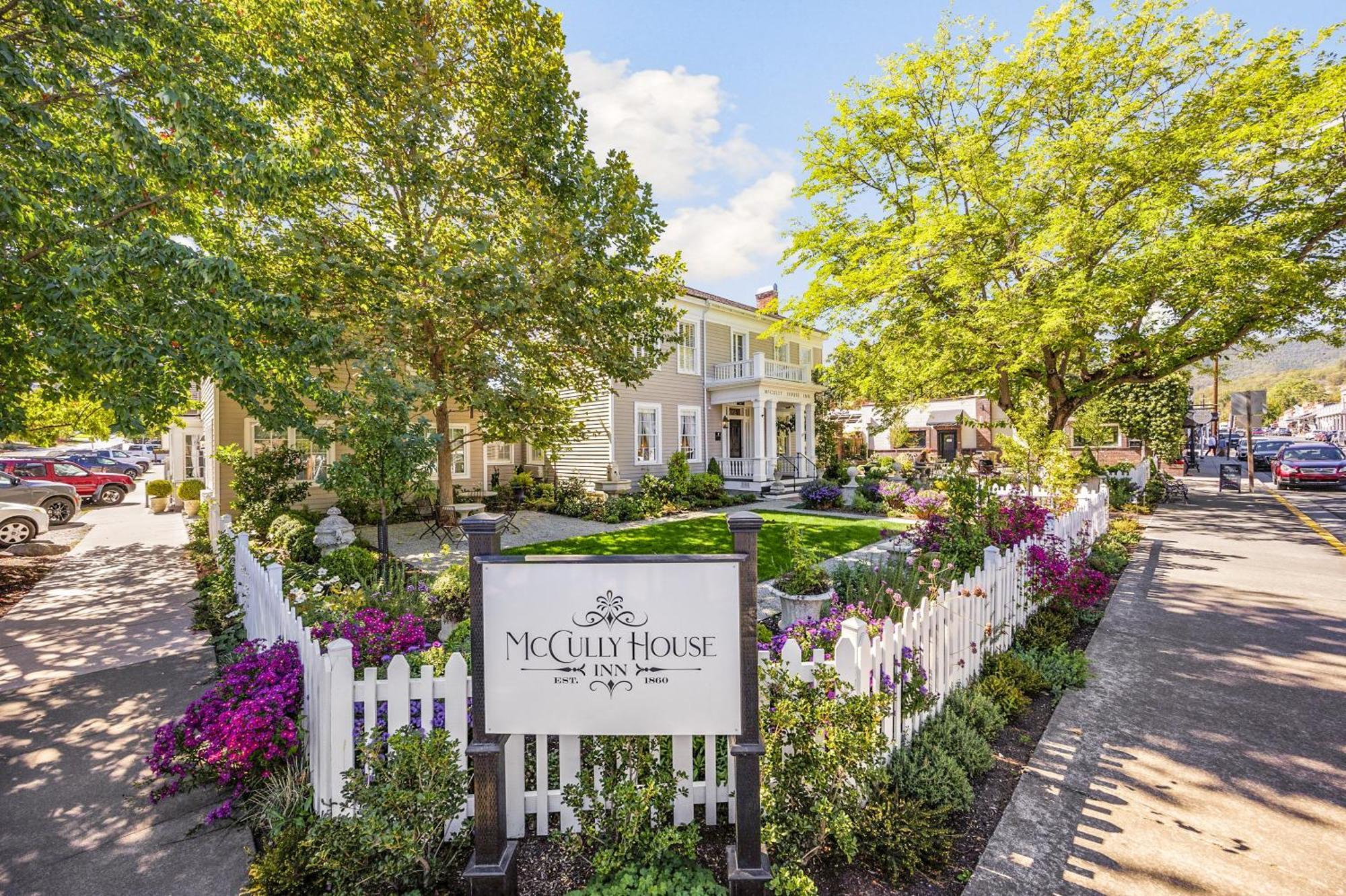 Mccully House Inn แจ็คสันวิลล์ ภายนอก รูปภาพ