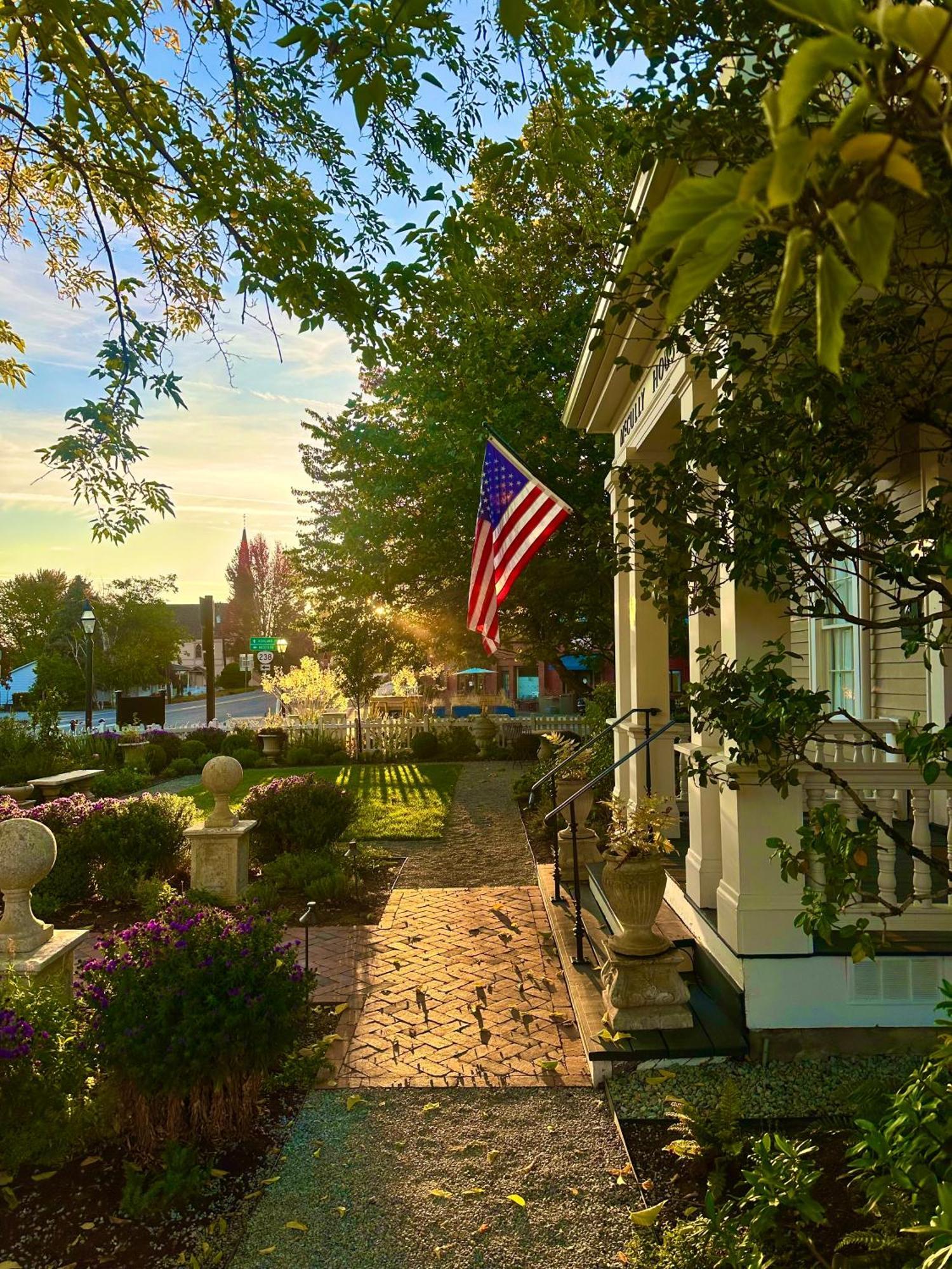 Mccully House Inn แจ็คสันวิลล์ ภายนอก รูปภาพ